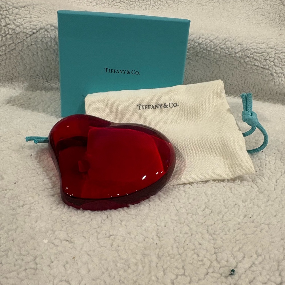 Tiffany & Co. Elsa Peretti® Heart Paperweight - Picture 4 of 4